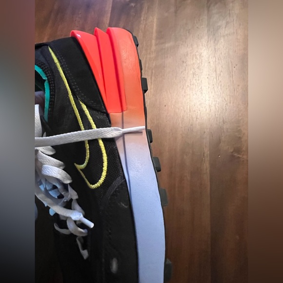 Size 10 Mens Nike Waffle One Shoes Black Yellow Strike Crimson DM9049-001 - Picture 7 of 9